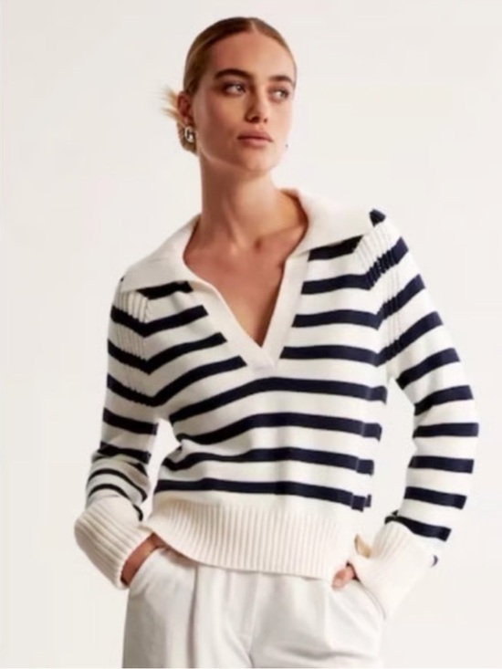 Abercrombie & Fitch Sweaters - Abercrombie & Fitch White and Navy Striped V-Neck Sweater
